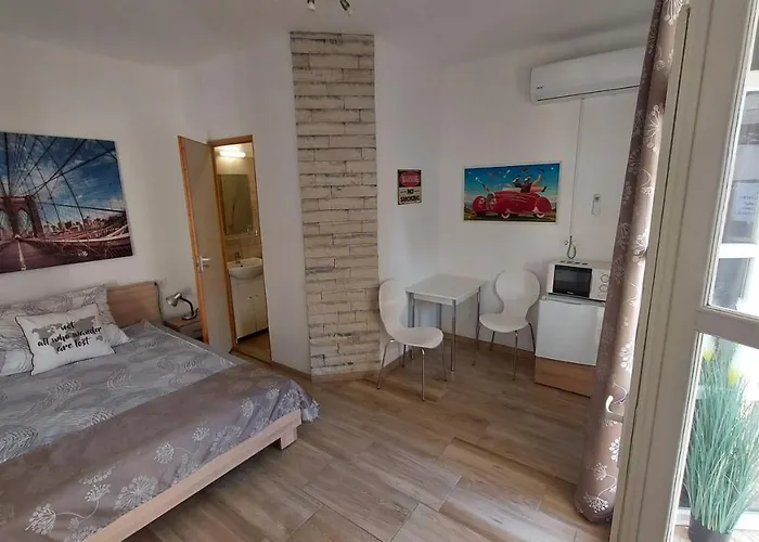 Mp Center Maganszallas Lägenhet Miskolc